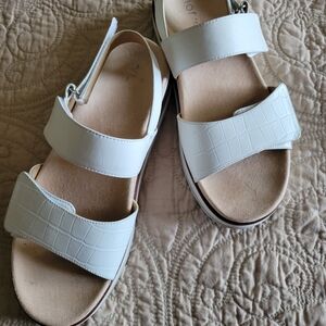 Vionic women's sandals size 10